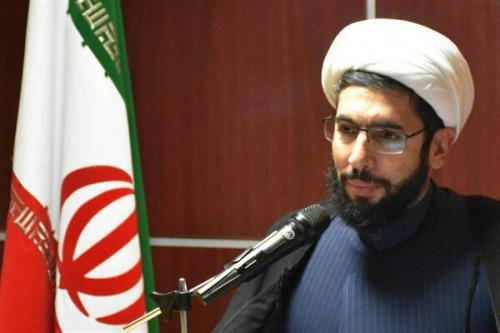 کوشش برای حل مسائل و معضلات و تبیین عالمانه و متناسب با محیط دانشگاهی
