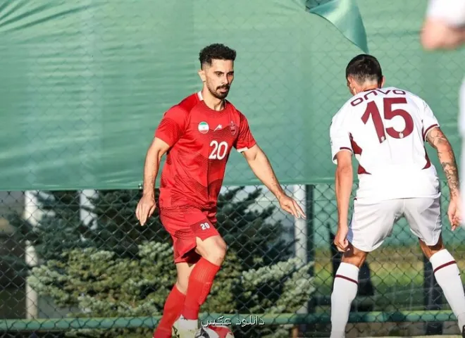 هدیه کاپیتان تیم فوتبال پرسپولیس به جانباز مدرسه میناب رسید